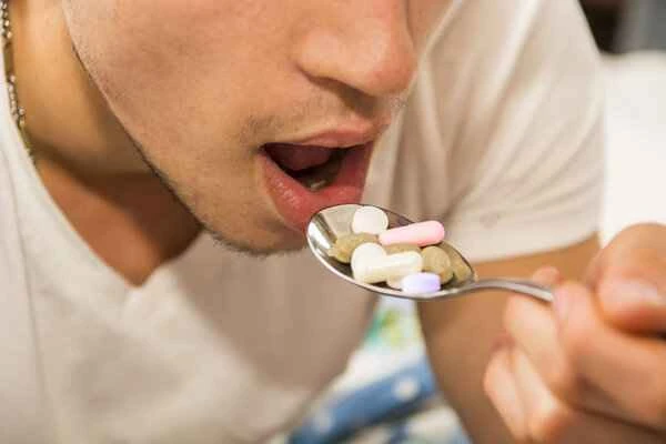 Is it okay to apply iodine solution for itchy glans penis?