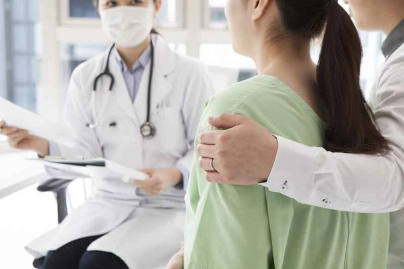 Can prostatitis be transmitted to a man's spouse?